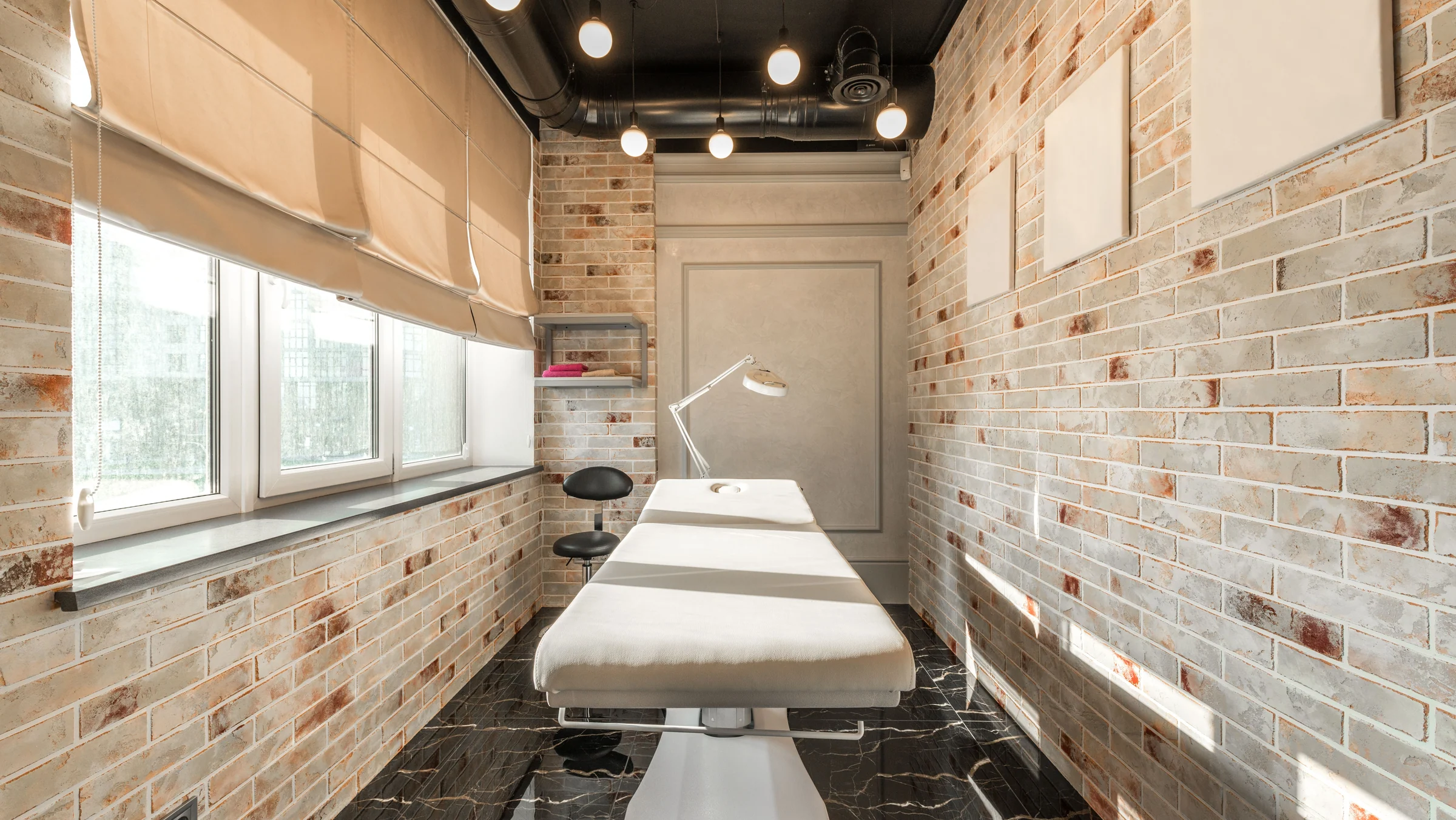Treatment bed and task light in a beauty studio